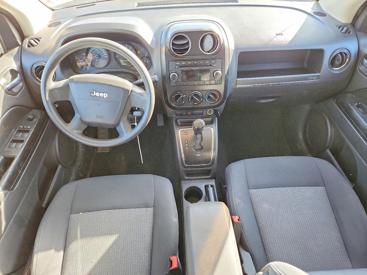 2009 Jeep Compass VIN 1J4FF47B59D105849 photo 8