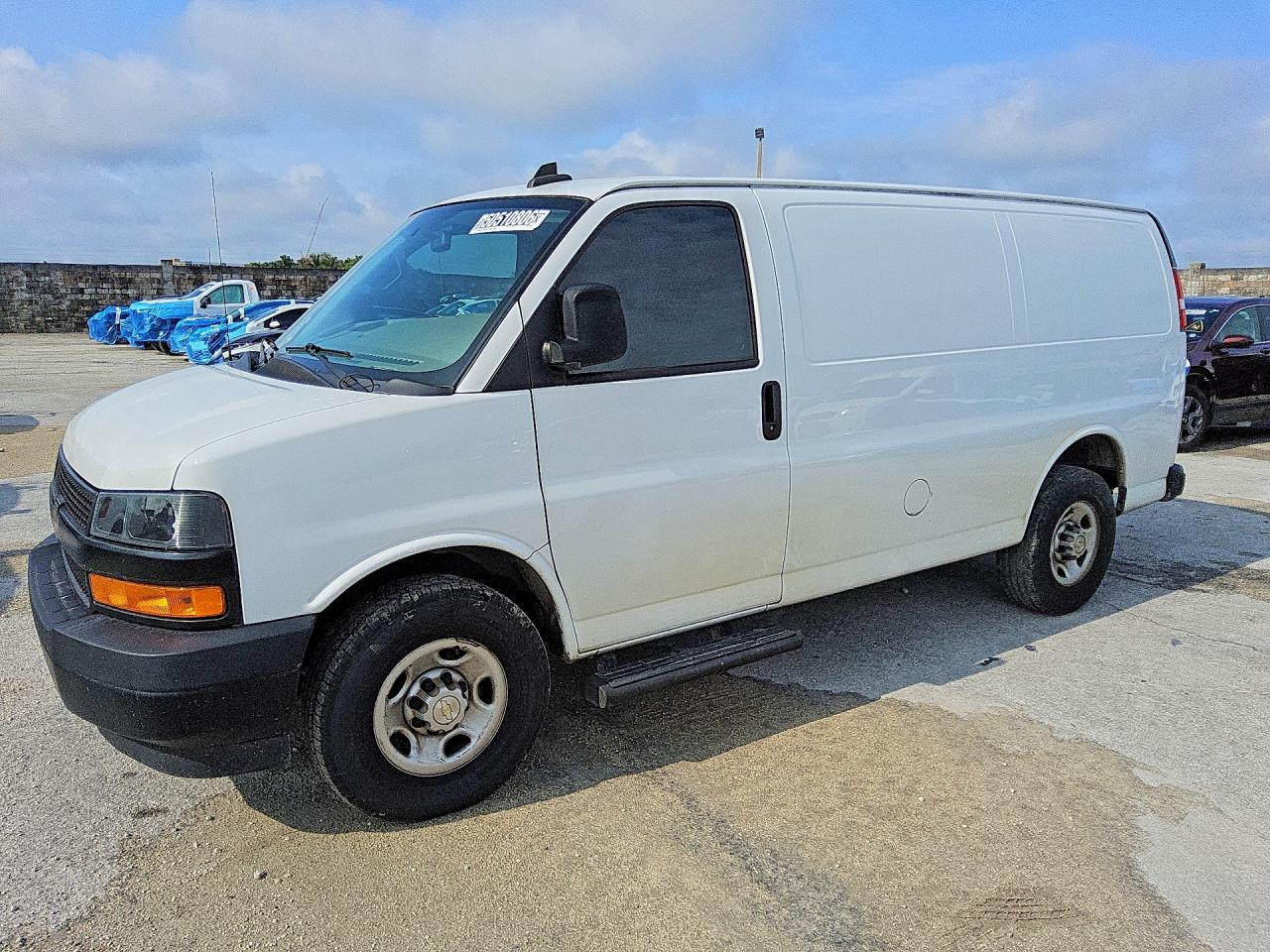2022 CHEV Express VIN 1GCWGAFP3N1241729 photo 1