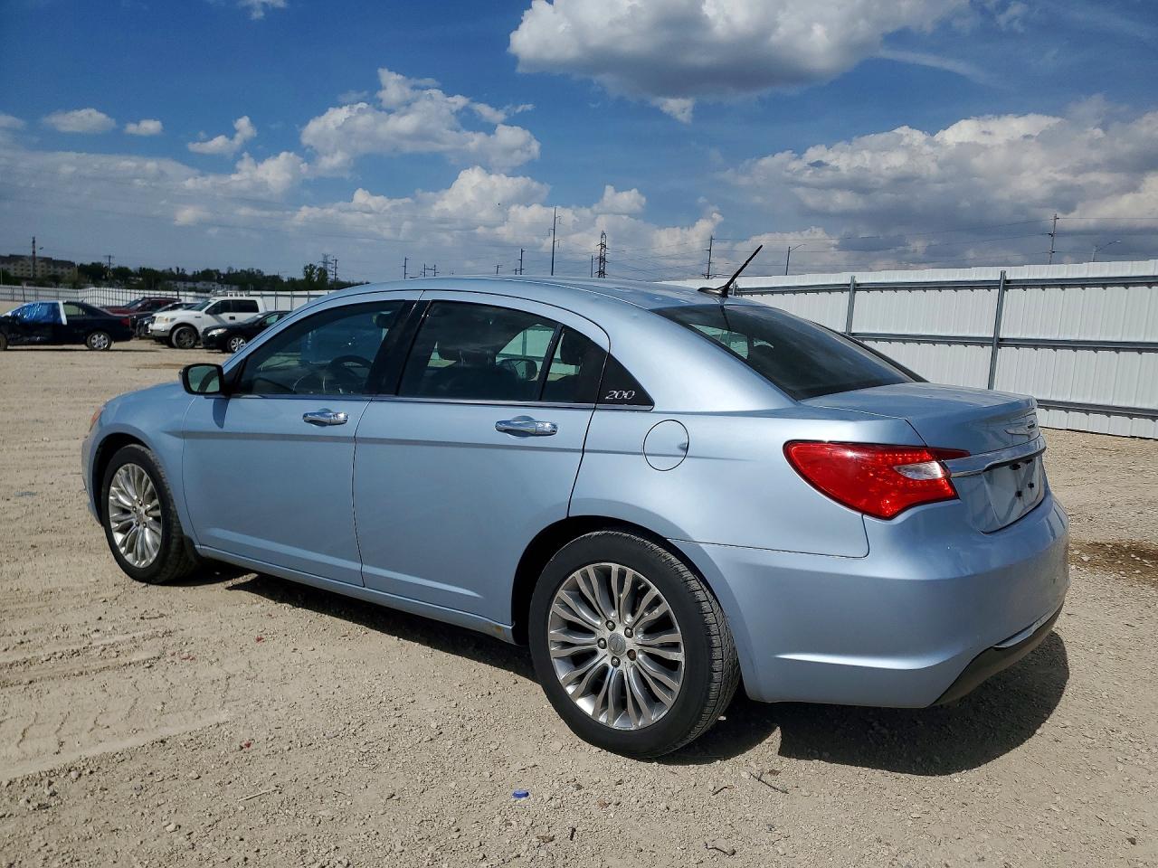 2013 Chrysler 200 VIN 1C3CCBCG5DN598110 photo 2