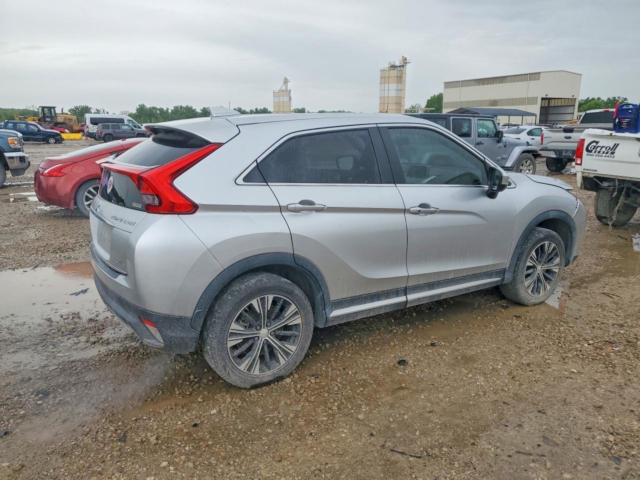 2018 Mitsubishi ECLIPSE VIN JA4AT5AA2JZ037476 photo 3