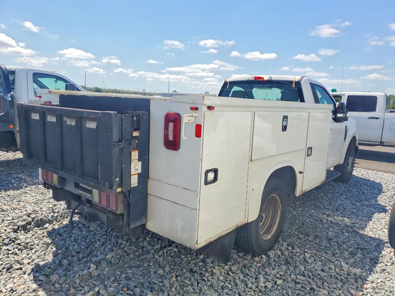 2019 Ford F350 VIN 1FDRF3G61KEG11366 photo 3