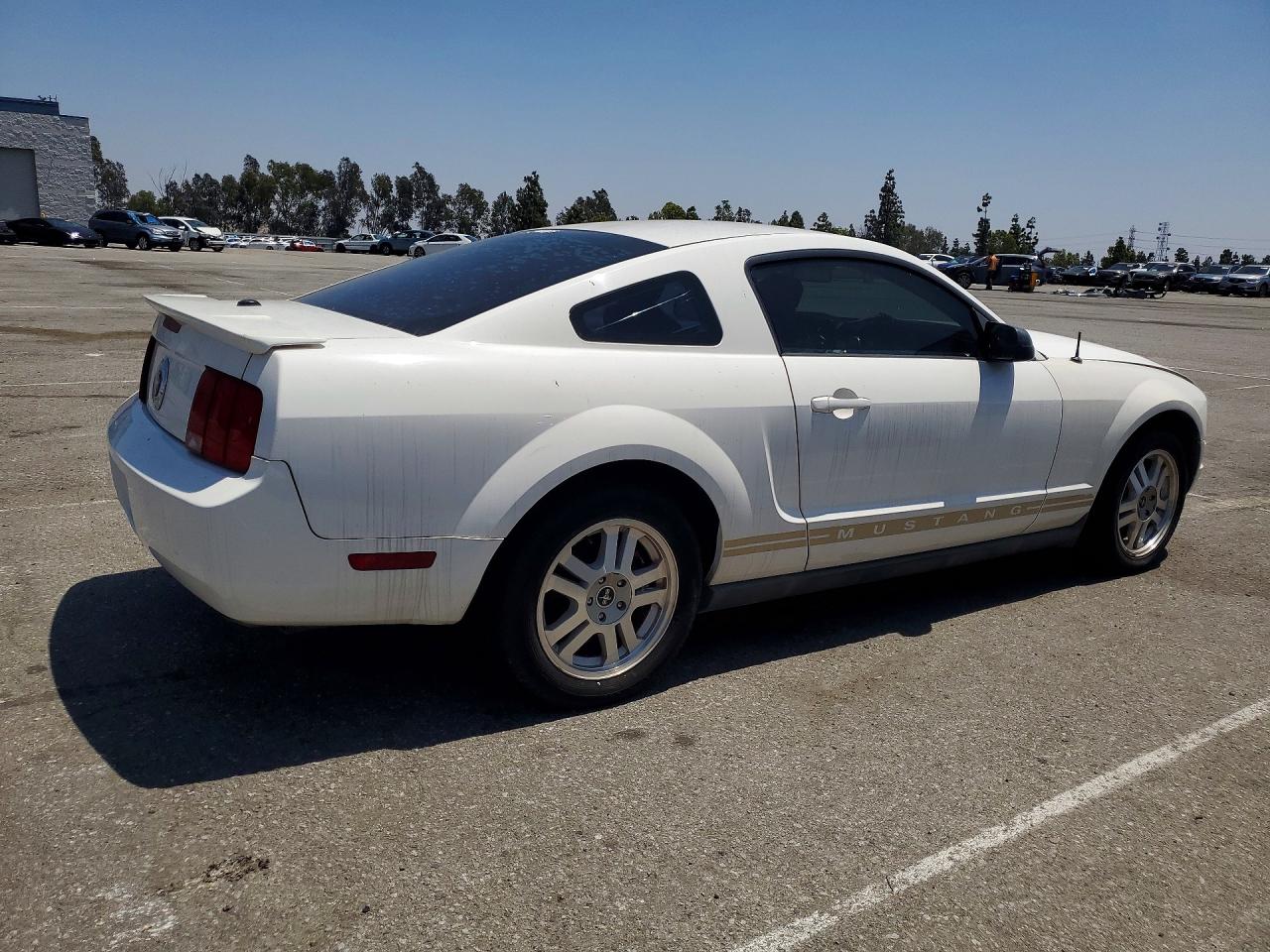 2008 Ford Mustang VIN 1ZVHT80N085148665 photo 3