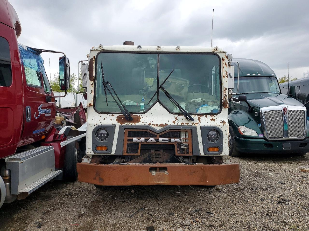 2011 MACK All other VIN 1M2AV02C5BM007899 photo 9