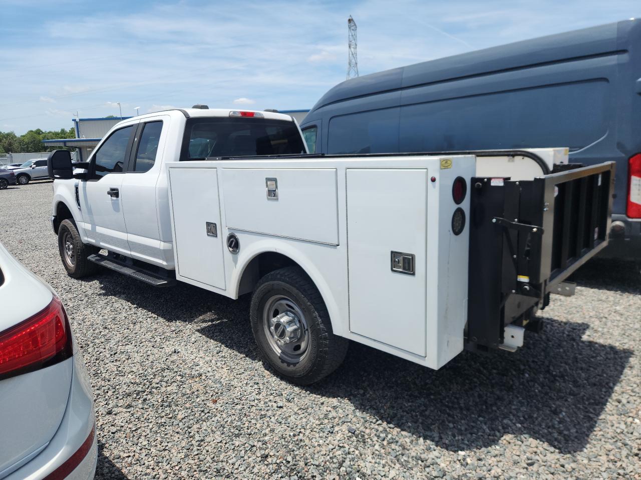 2021 Ford F350 VIN 1FT8X3BN5MEC87191 photo 2