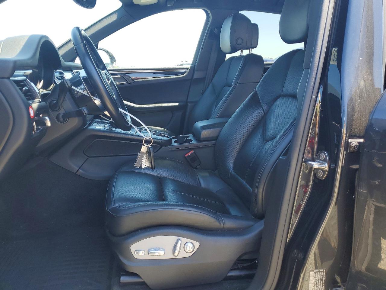2017 Porsche Macan VIN WP1AB2A5XHLB19753 photo 7