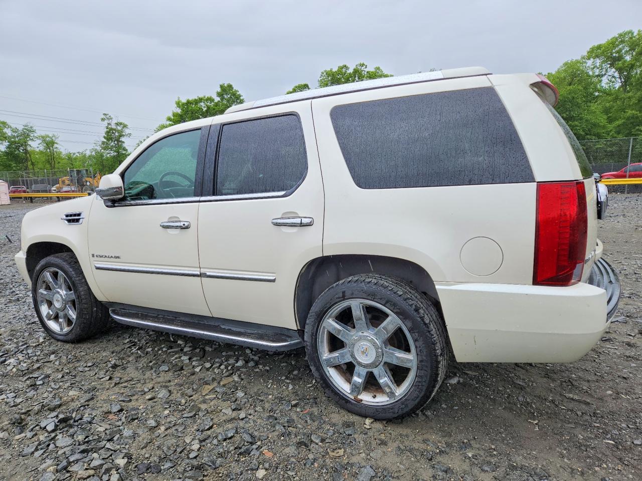 2007 Cadillac Escalade VIN 1GYFK63897R143859 photo 2