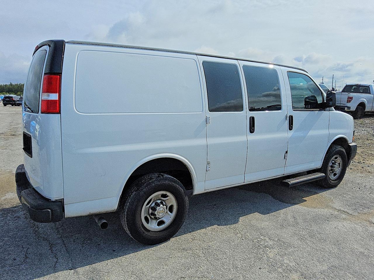 2022 CHEV Express VIN 1GCWGAFP3N1241729 photo 3