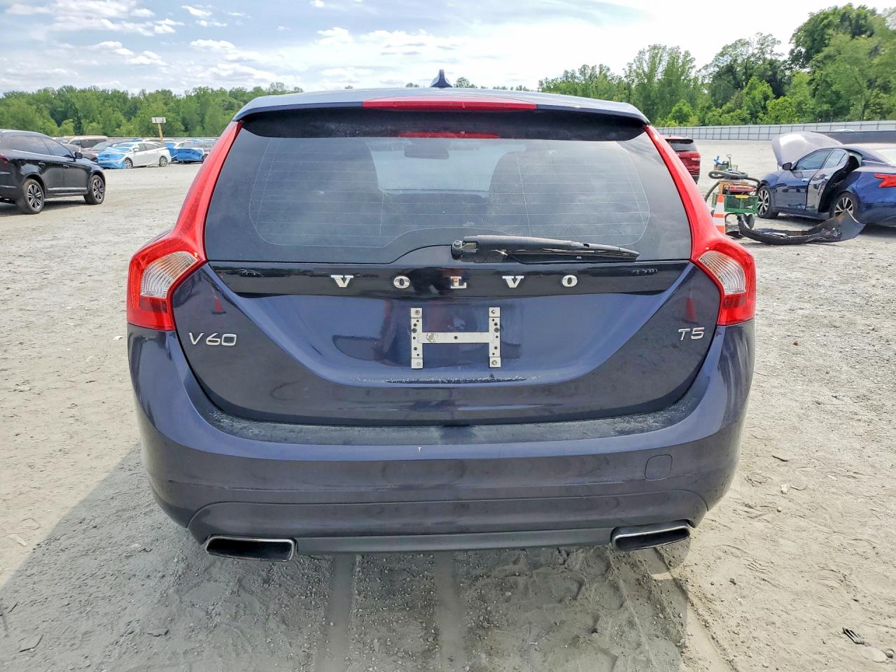 2017 Volvo V60 VIN YV140MEJ3H1345422 photo 6