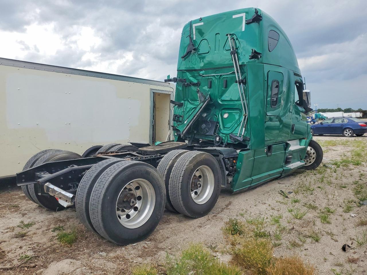 2025 FREIGHTLINER All other VIN 3AKJHHDR9SSLK6740 photo 4