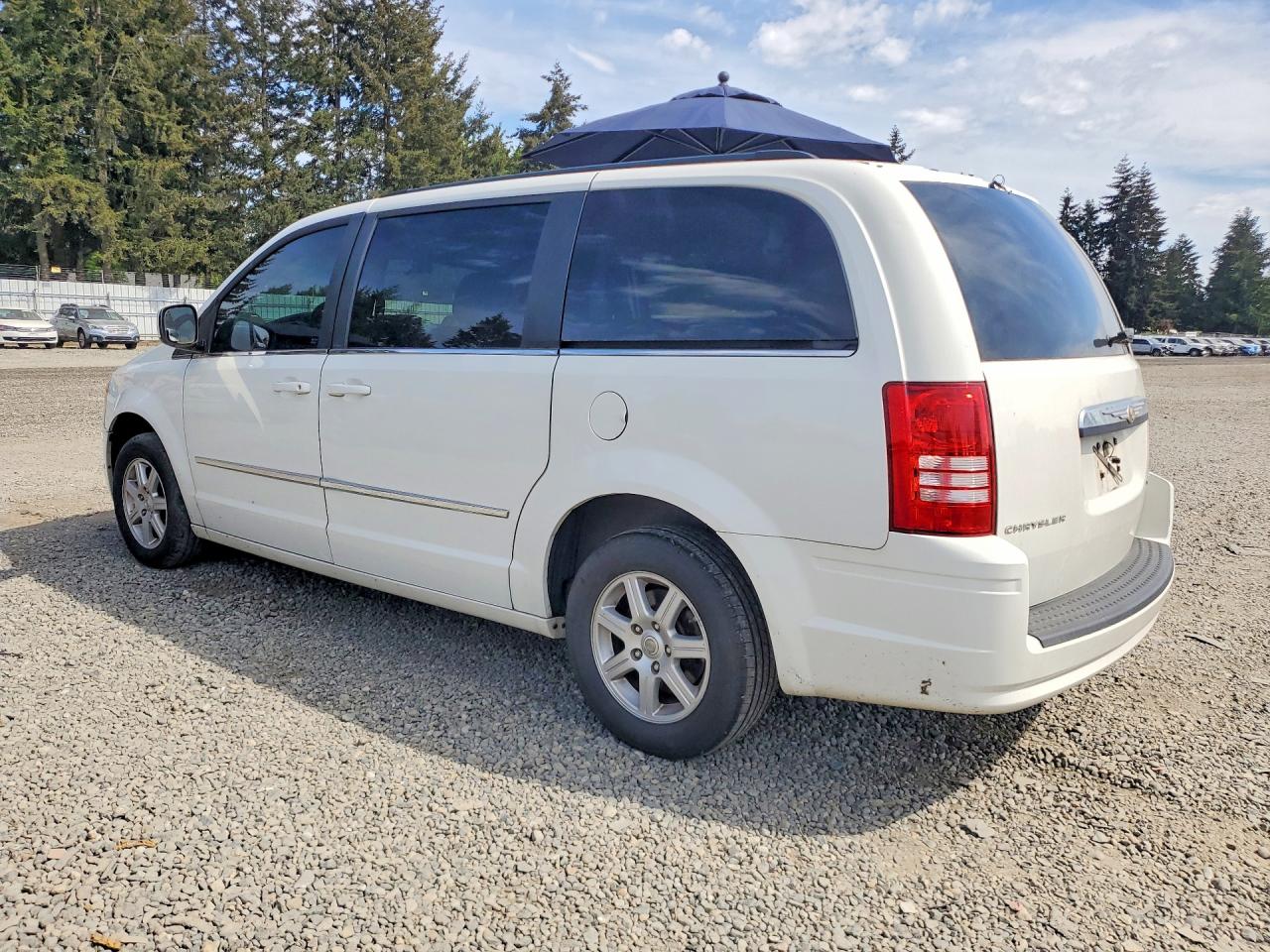 2010 Chrysler Minivan VIN 2A4RR5D1XAR346247 photo 2
