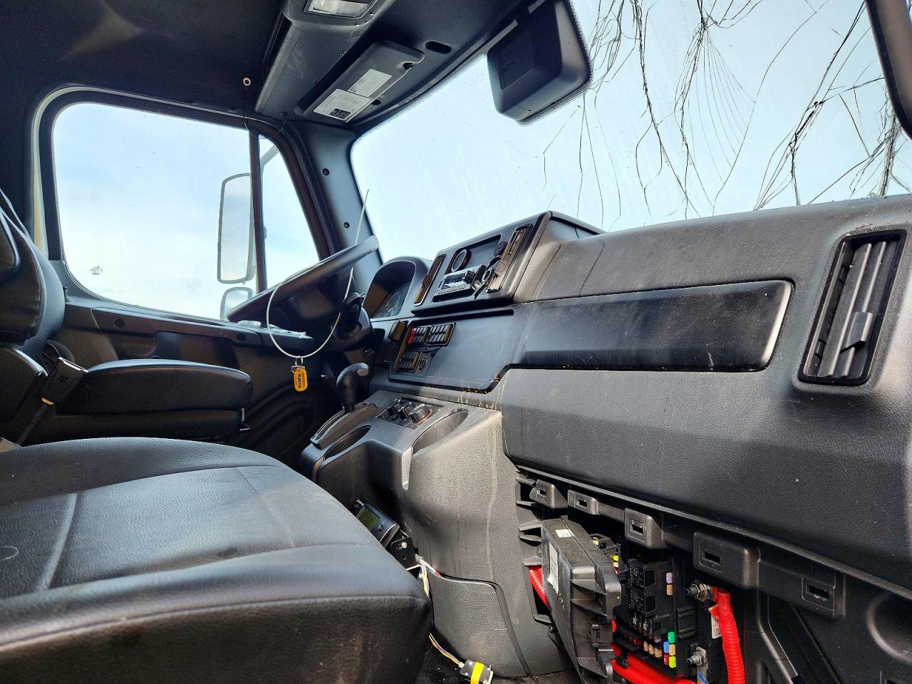 2025 FREIGHTLINER All other VIN 3ALACWFC7SDWD1421 photo 5