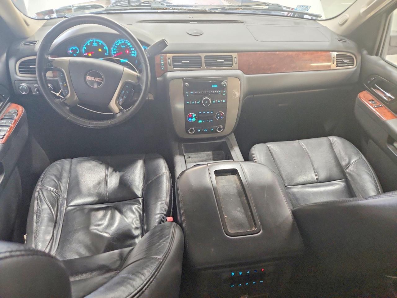 2010 GMC Yukon VIN 1GKUKCE07AR216824 photo 8