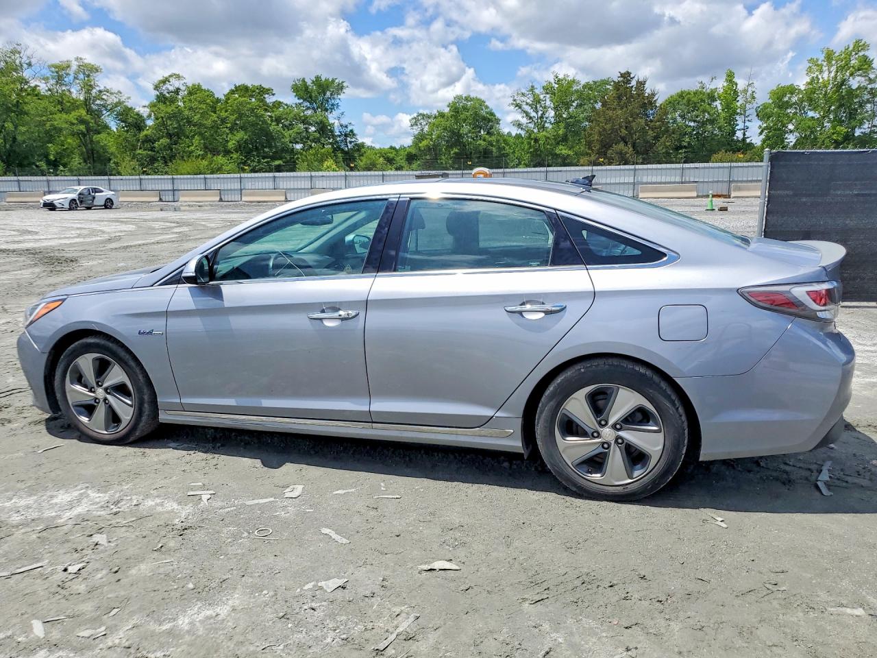 2016 Hyundai Sonata VIN KMHE34L11GA033839 photo 2