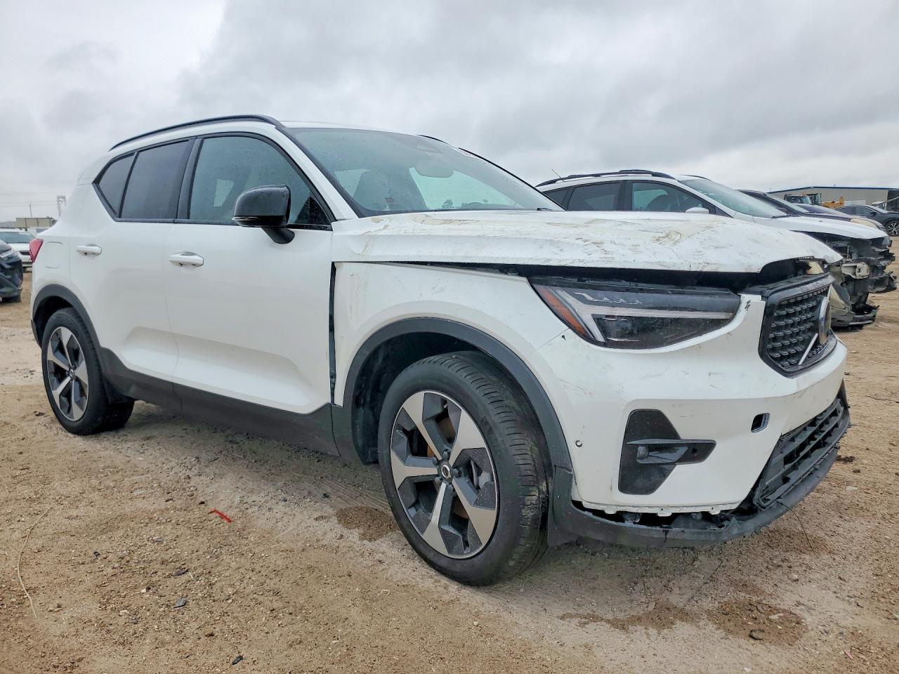 2026 Volvo Xc40 VIN YV4L12UC0T2700326 photo 4
