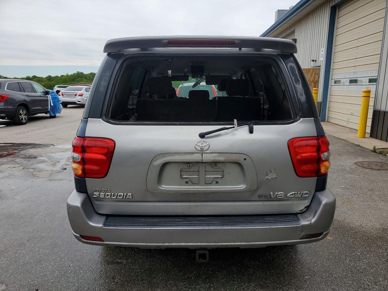 2004 Toyota Sequoia VIN 5TDBT44A84S216322 photo 6