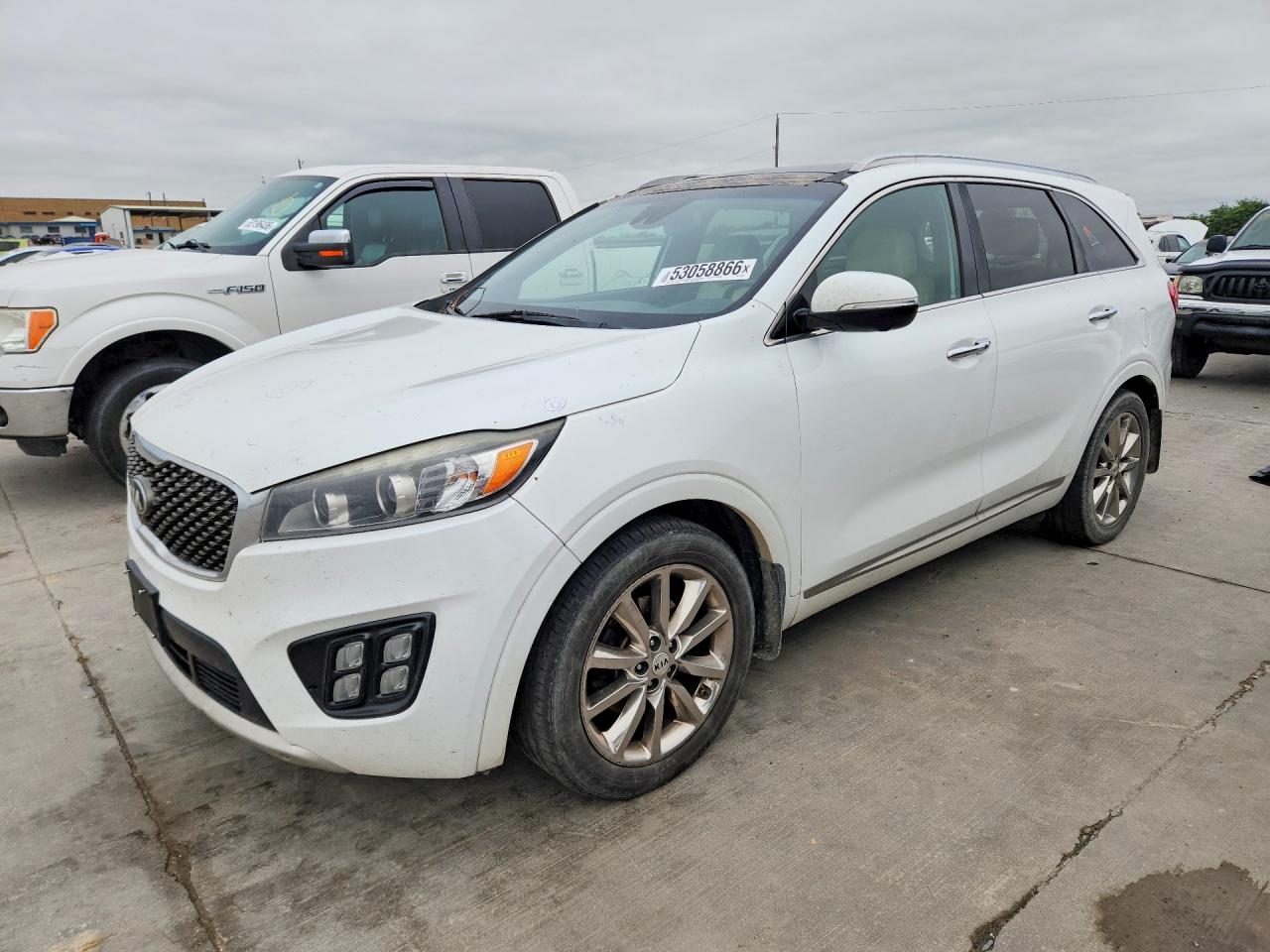 2017 Kia Sorento VIN 5XYPK4A50HG309550 photo 1