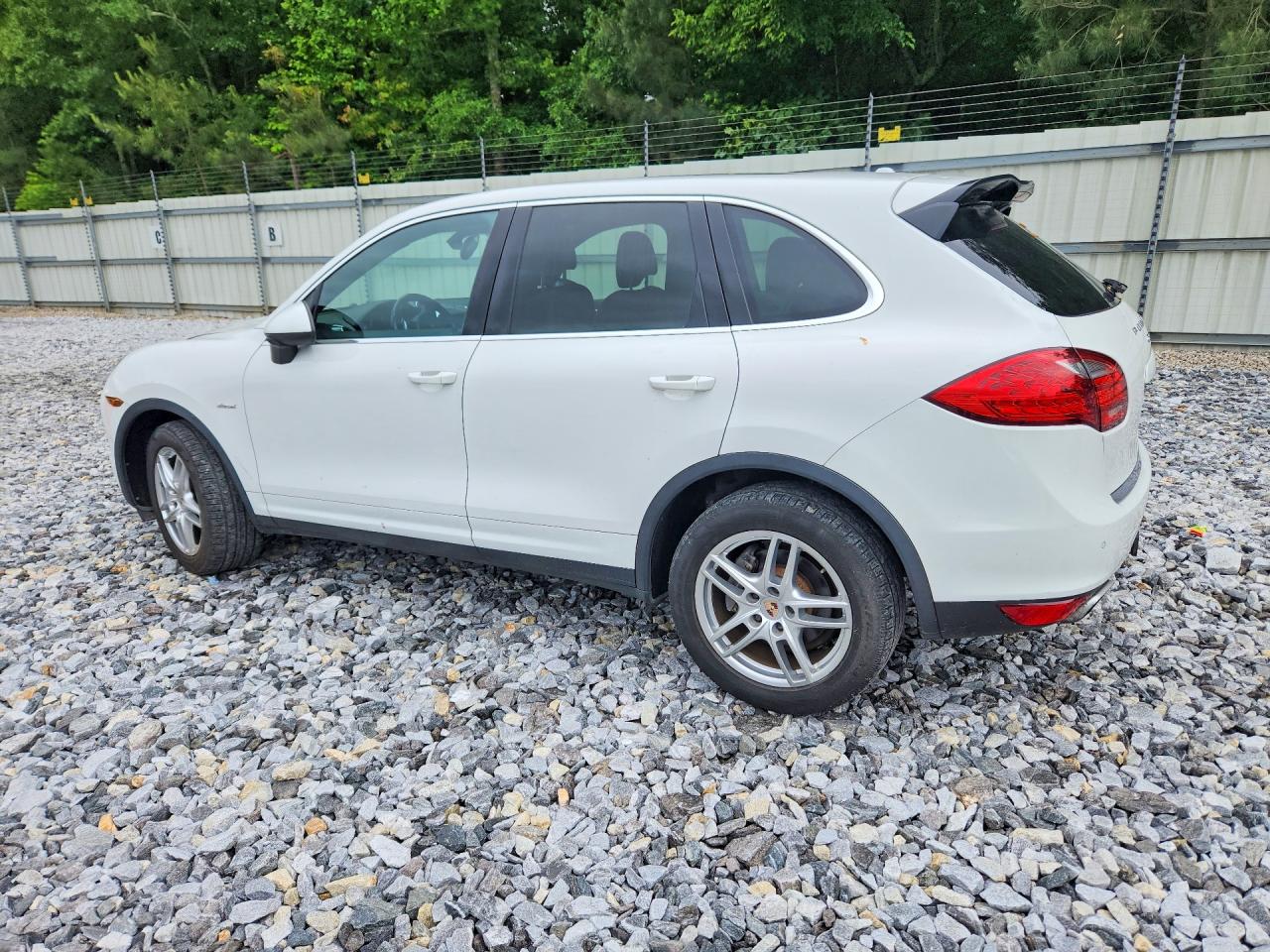 2014 Porsche Cayenne VIN WP1AF2A24ELA36499 photo 2