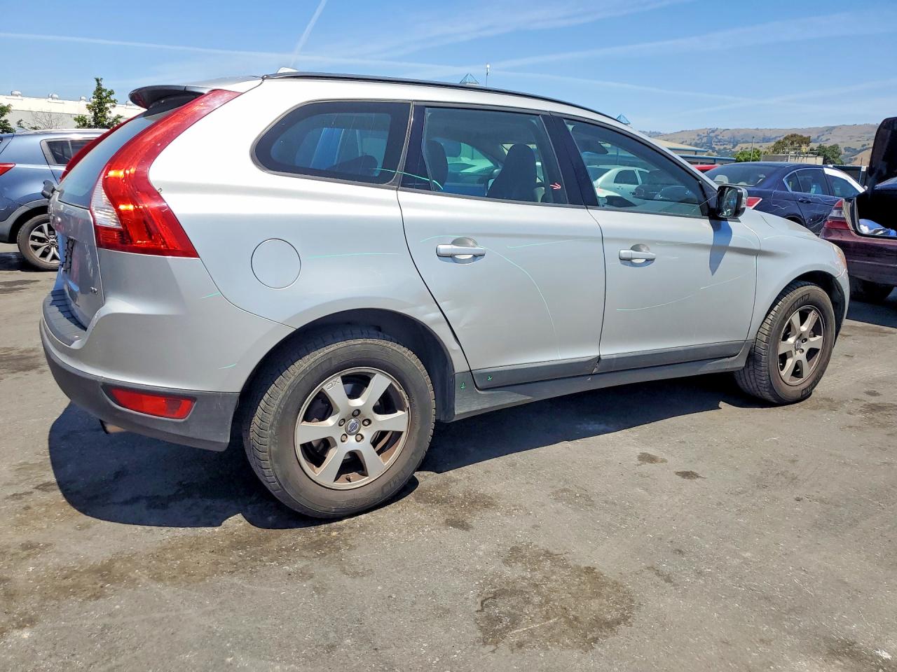 2010 Volvo Xc60 VIN YV4960DL0A2082633 photo 3