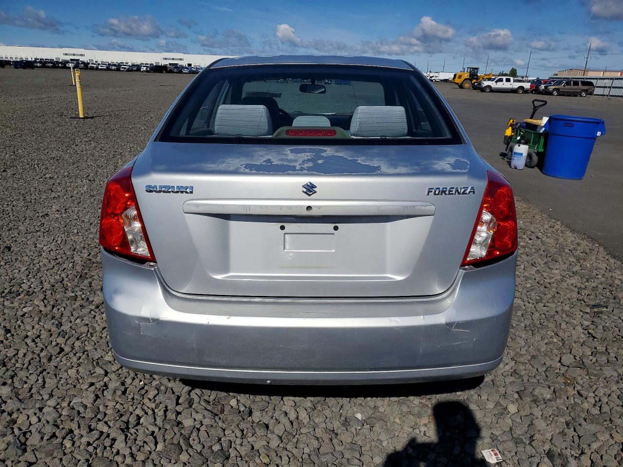 2004 Suzuki Forenza VIN KL5JD52Z84K975332 photo 6