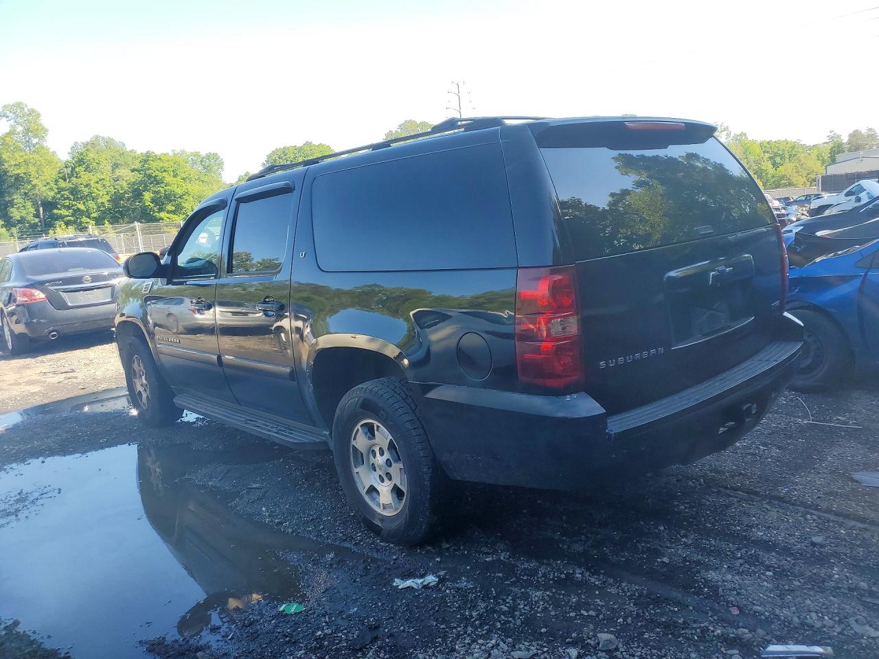 2007 Chevrolet Suburban VIN 3GNFK16307G109275 photo 2