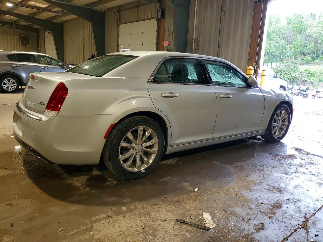 2020 Chrysler 300 VIN 2C3CCARG5LH225660 photo 3
