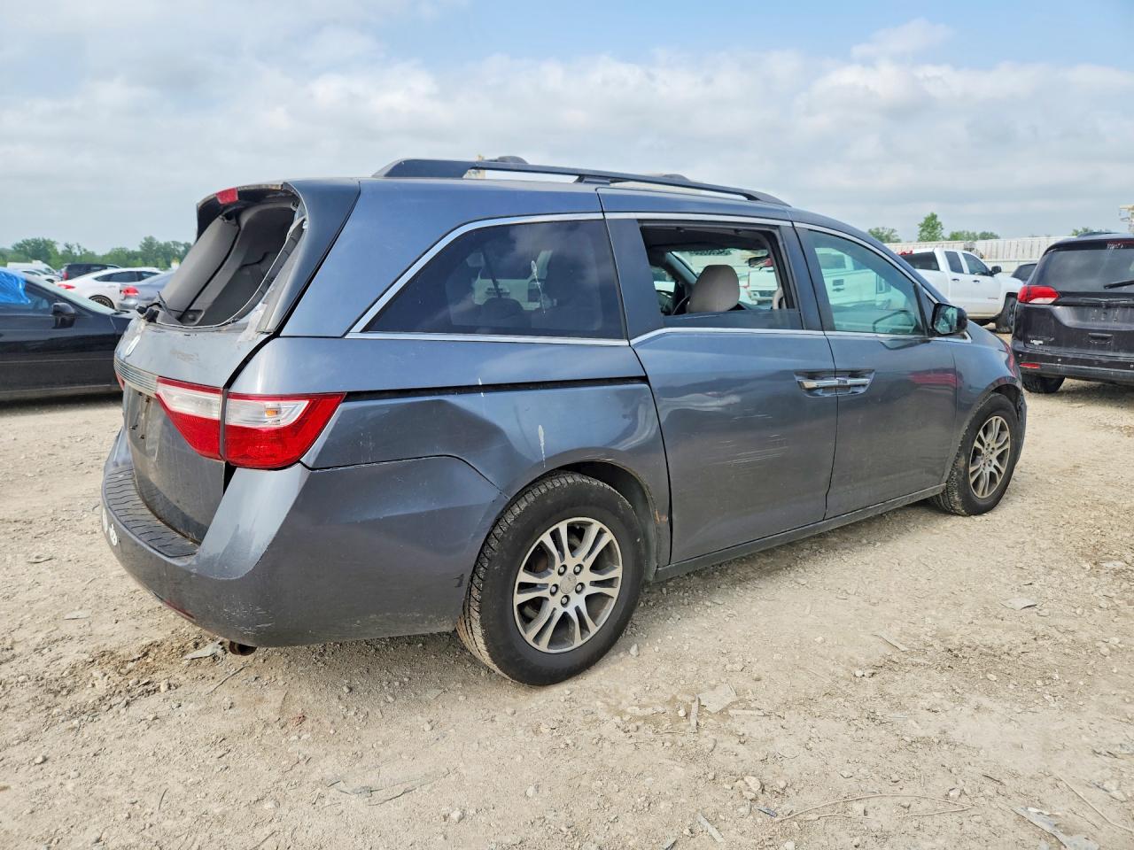 2011 Honda All models VIN 5FNRL5H48BB003767 photo 3