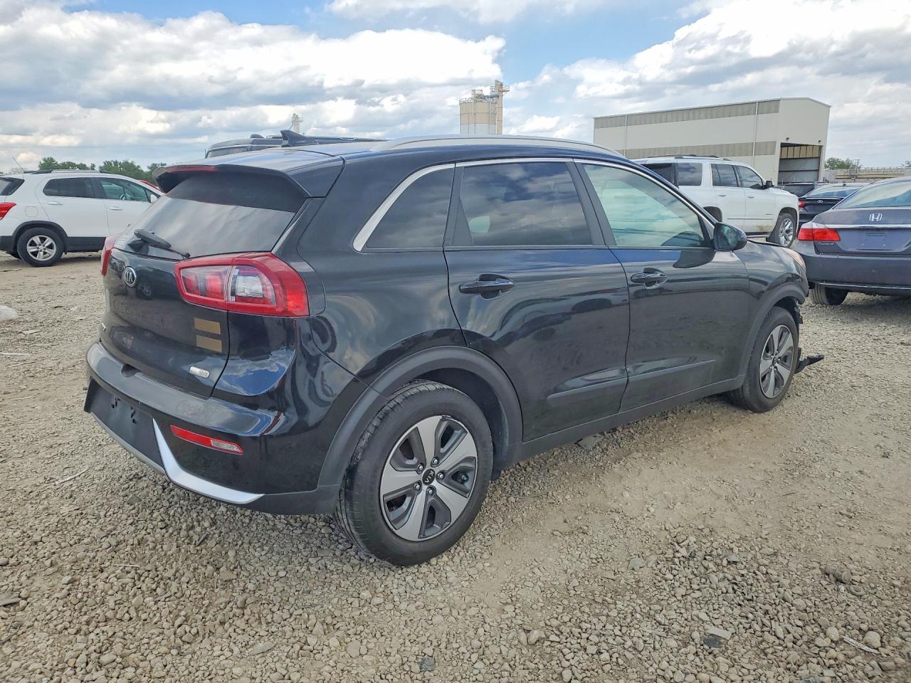 2018 Kia Niro VIN KNDCB3LC9J5136663 photo 3