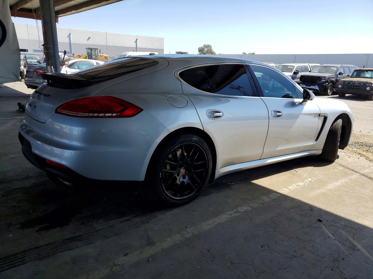2015 Porsche Panamera VIN WP0AD2A73FL040466 photo 3