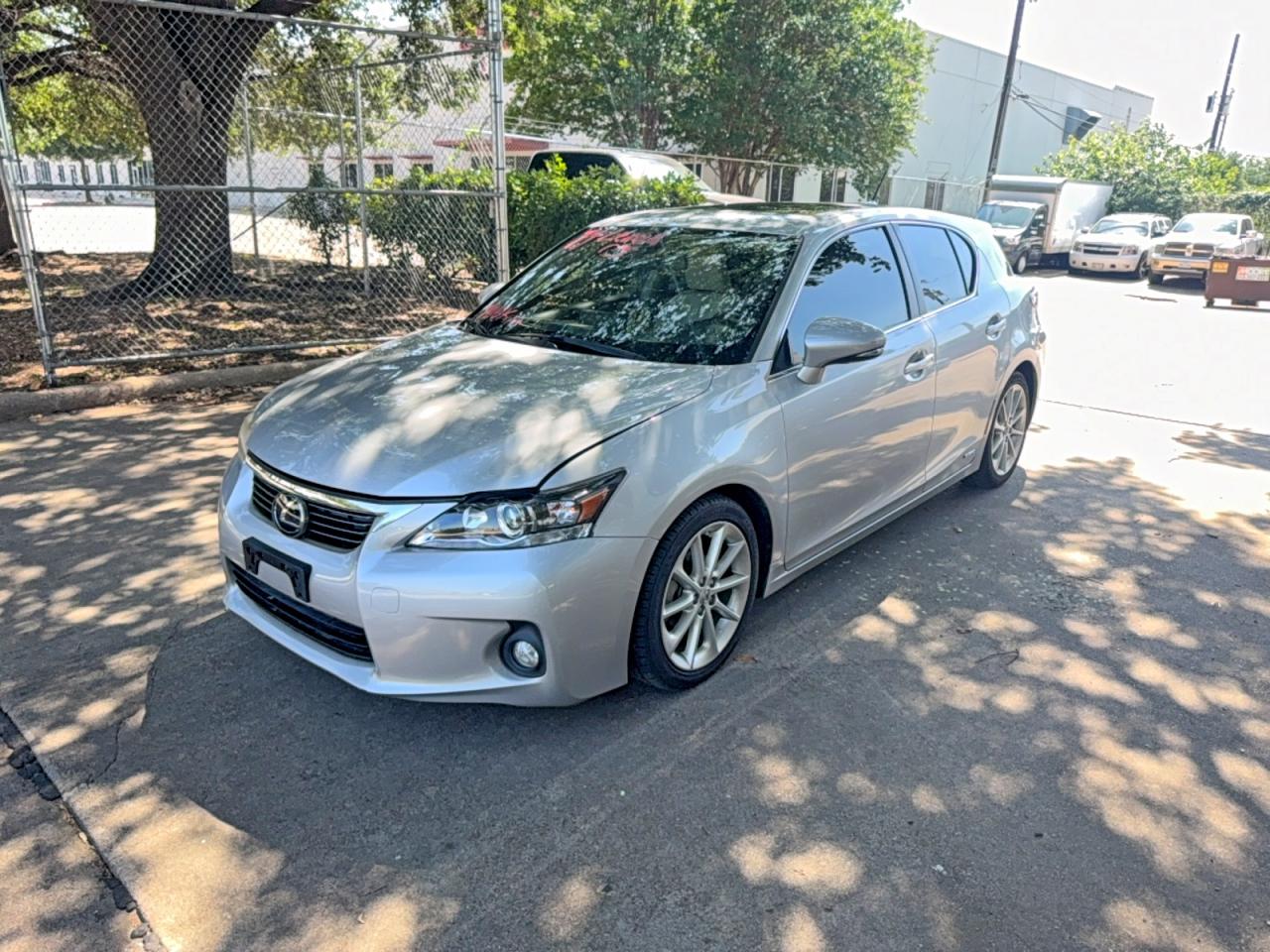 2011 Lexus Ct 200h pr VIN JTHKD5BH9B2028429 photo 2