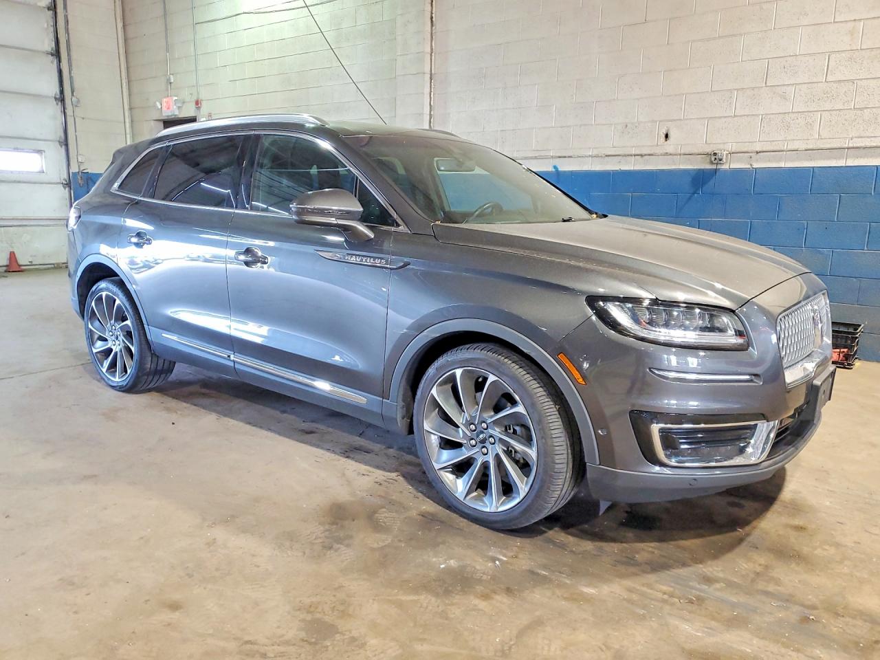 2019 Lincoln Nautilus VIN 2LMPJ8LP2KBL18352 photo 4