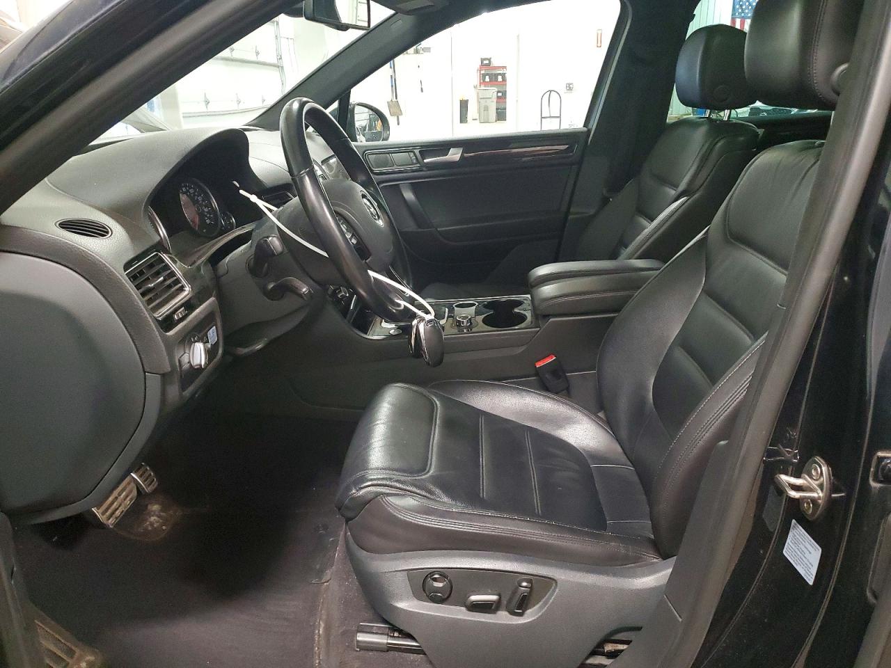 2014 Volkswagen Touareg VIN WVGEP9BP4ED011773 photo 7