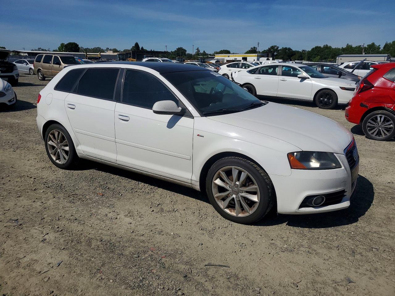 2012 Audi A3 VIN WAUBJAFM5CA096418 photo 4