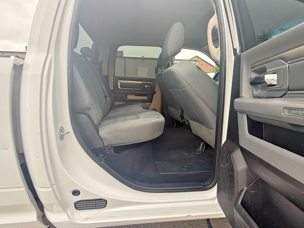 2017 Ram All models VIN 3C6UR5DL8HG620599 photo 6