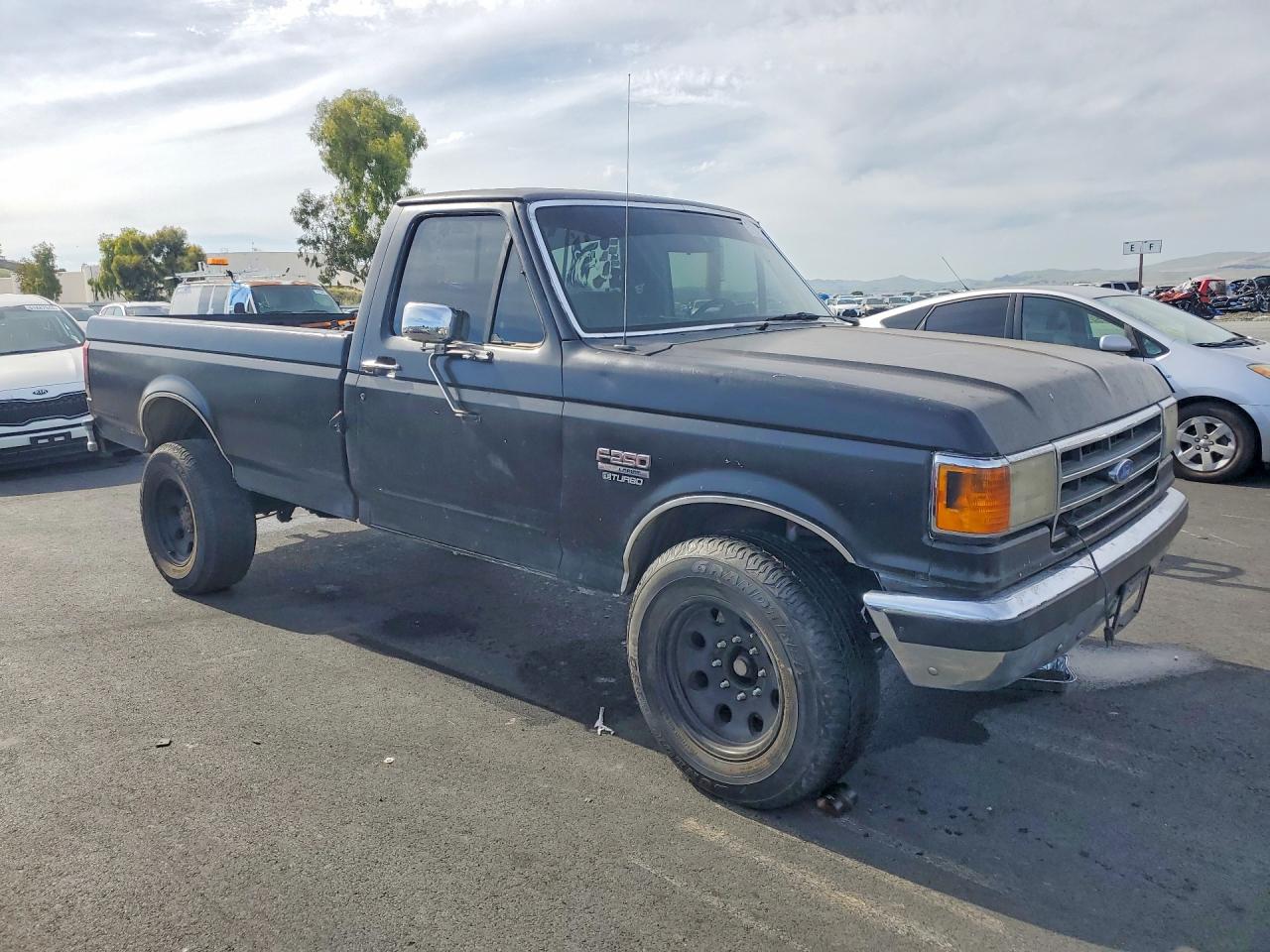 1990 Ford F250 VIN 2FTHF25M9LCA61966 photo 4