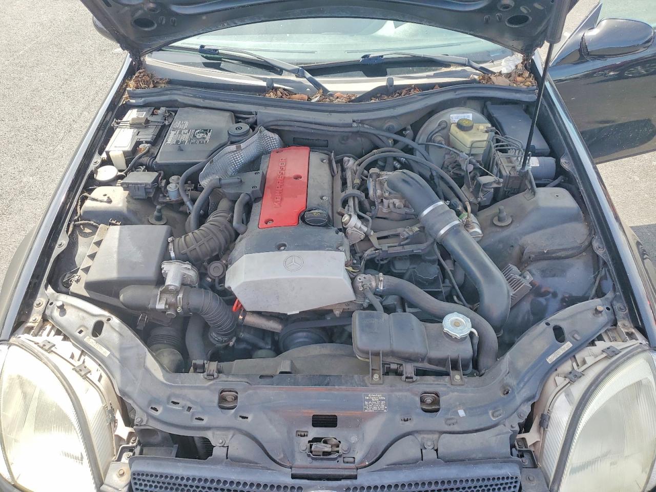 2000 Mercedes-Benz Slk-class VIN WDBKK47F8YF168870 photo 11