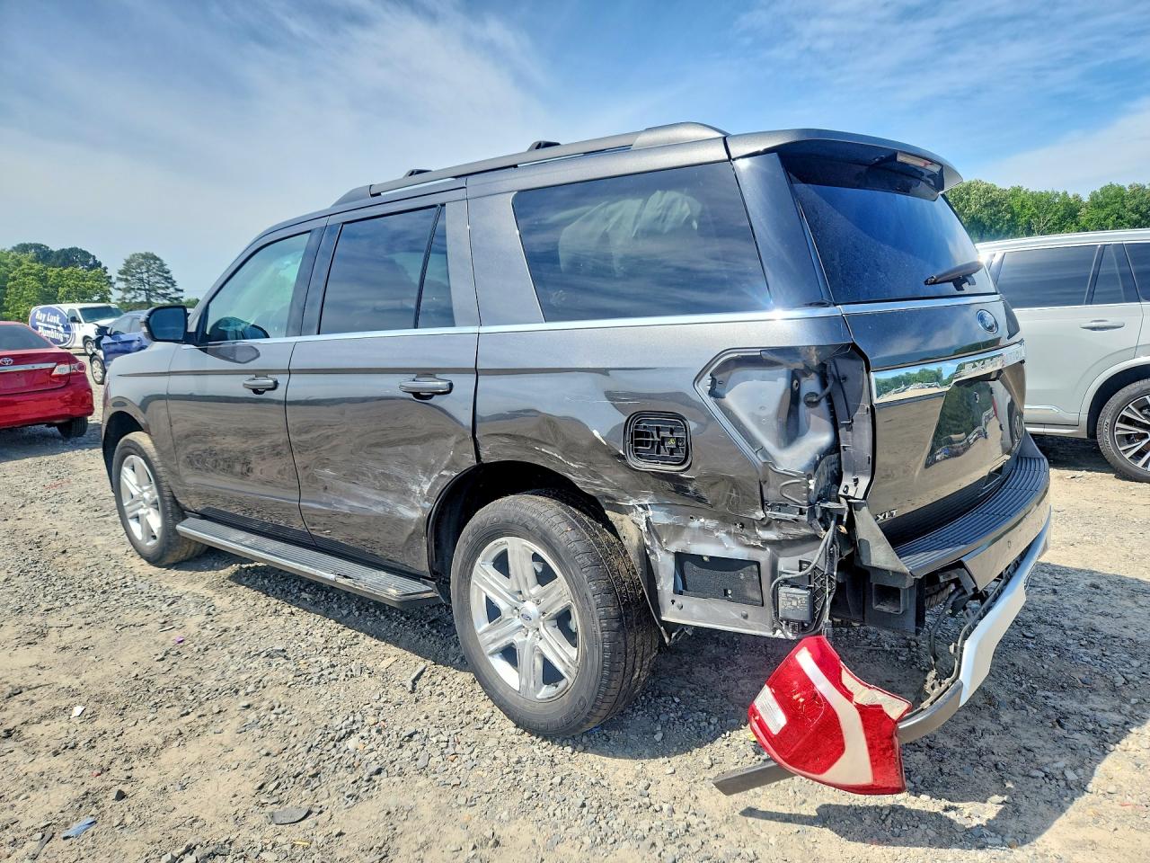 2021 Ford Expedition VIN 1FMJU1HT8MEA43566 photo 2