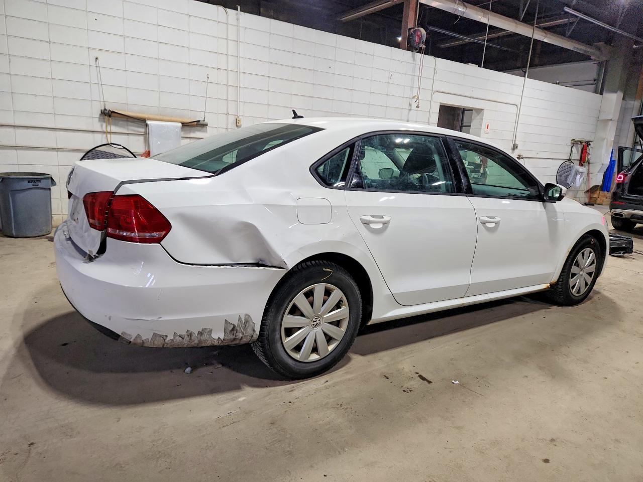 2013 Volkswagen Passat s VIN 1VWAP7A35DC007867 photo 3