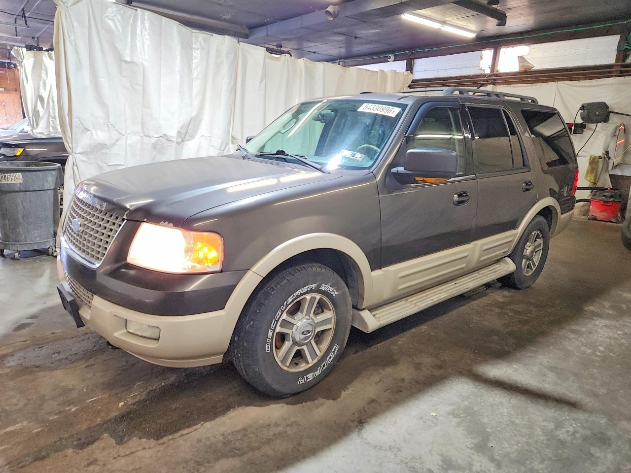 2006 Ford Expedition VIN 1FMFU18506LA76552 photo 1