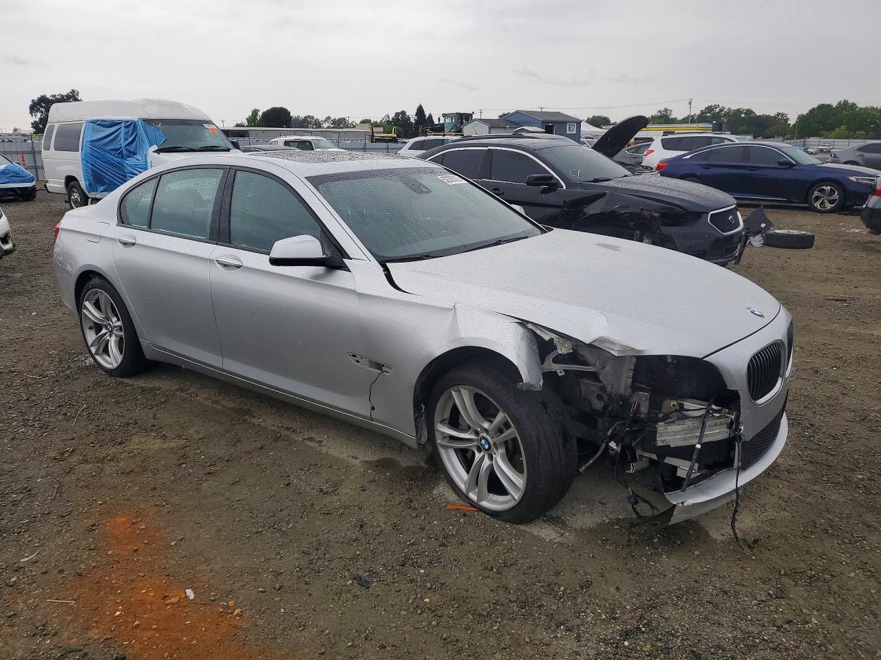 2012 BMW 7 series VIN WBAKA8C53CDS99862 photo 4