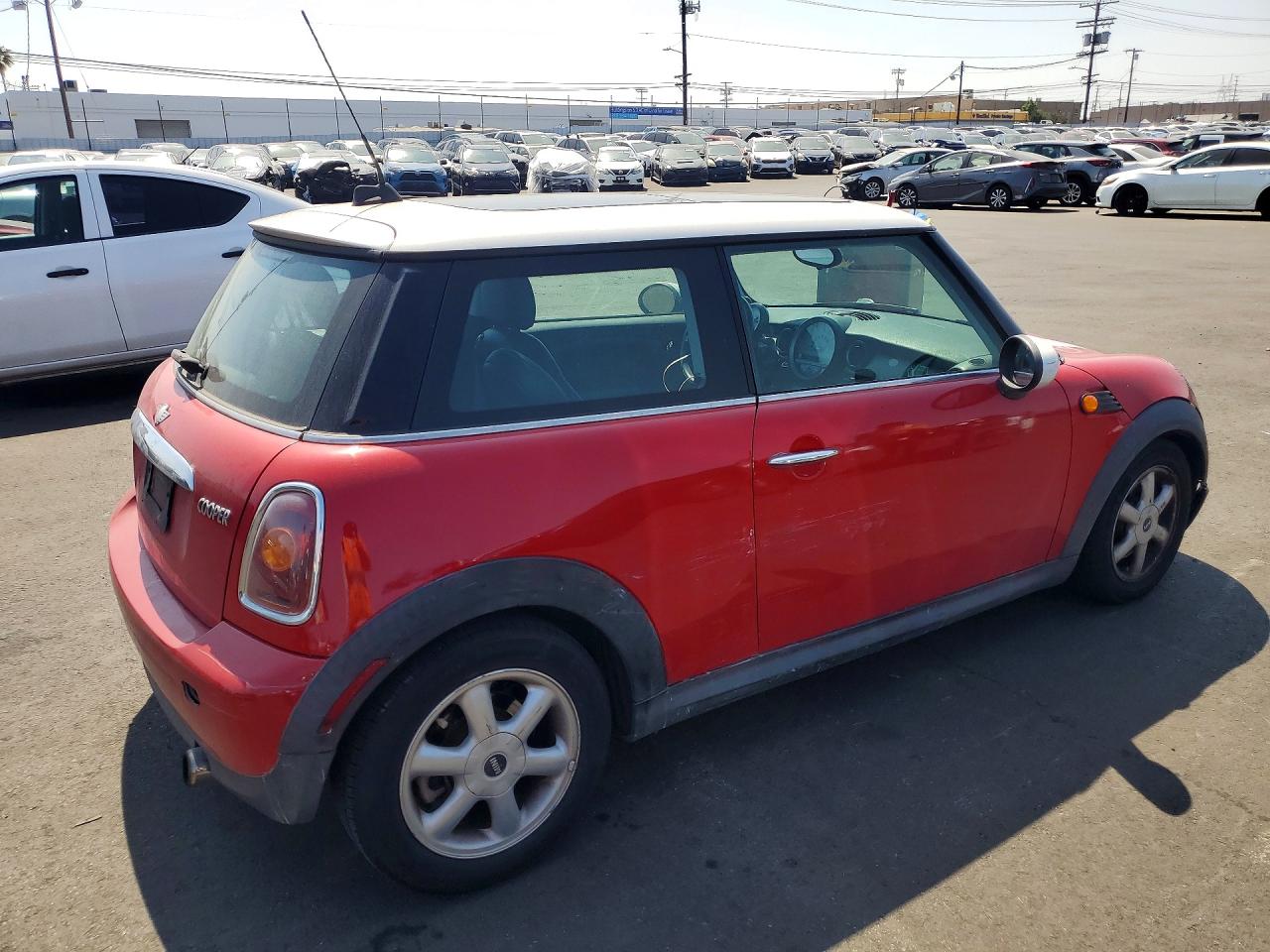 2008 Mini Cooper VIN WMWMF33578TT67963 photo 3