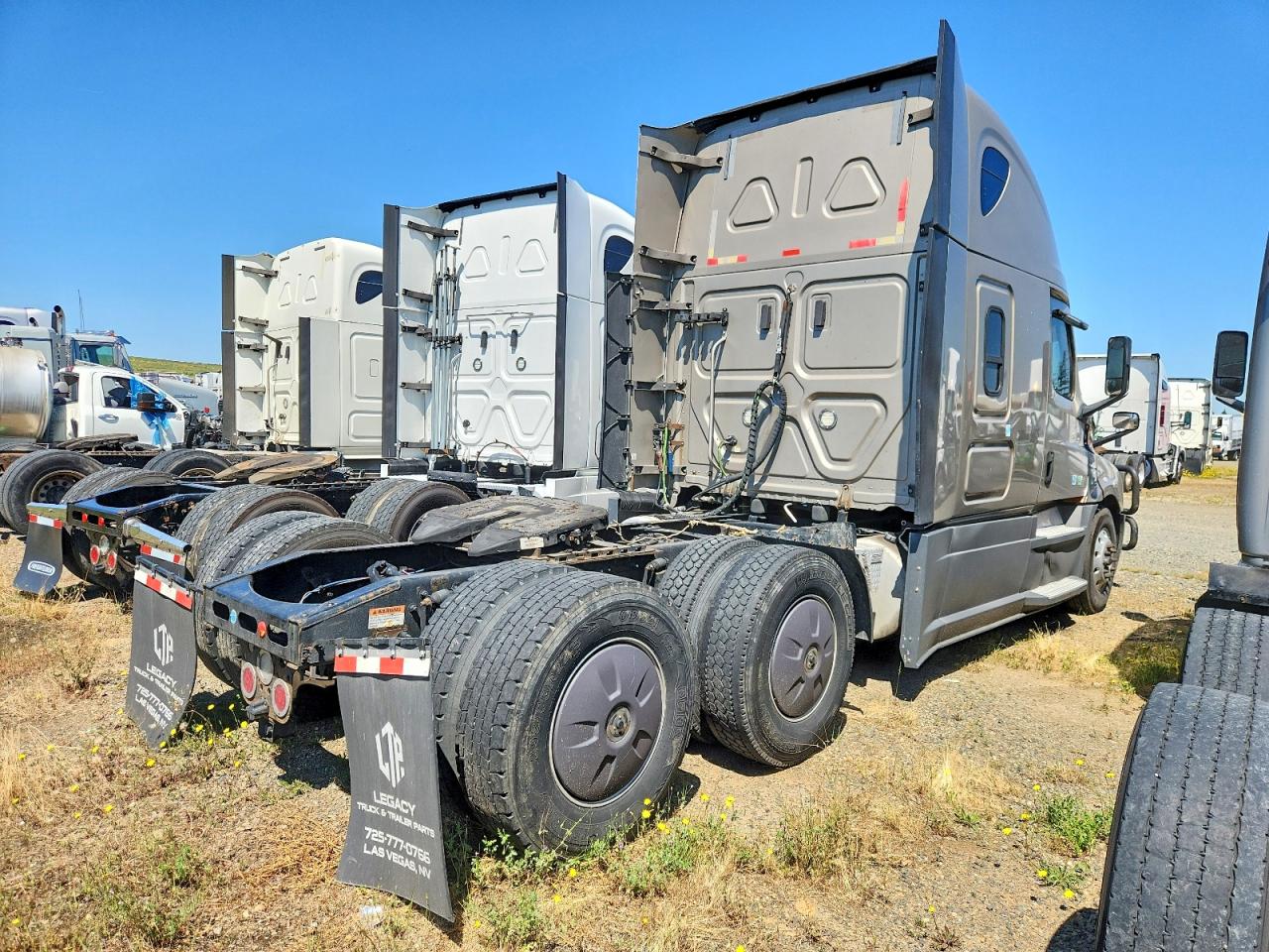 2019 FREIGHTLINER All other VIN 3AKJHHDR5KSKD2026 photo 4