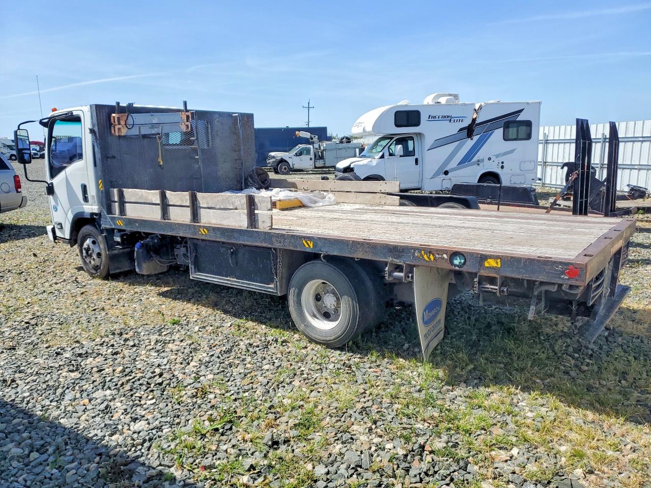 2015 Isuzu All models VIN JALC4W165F7002512 photo 2