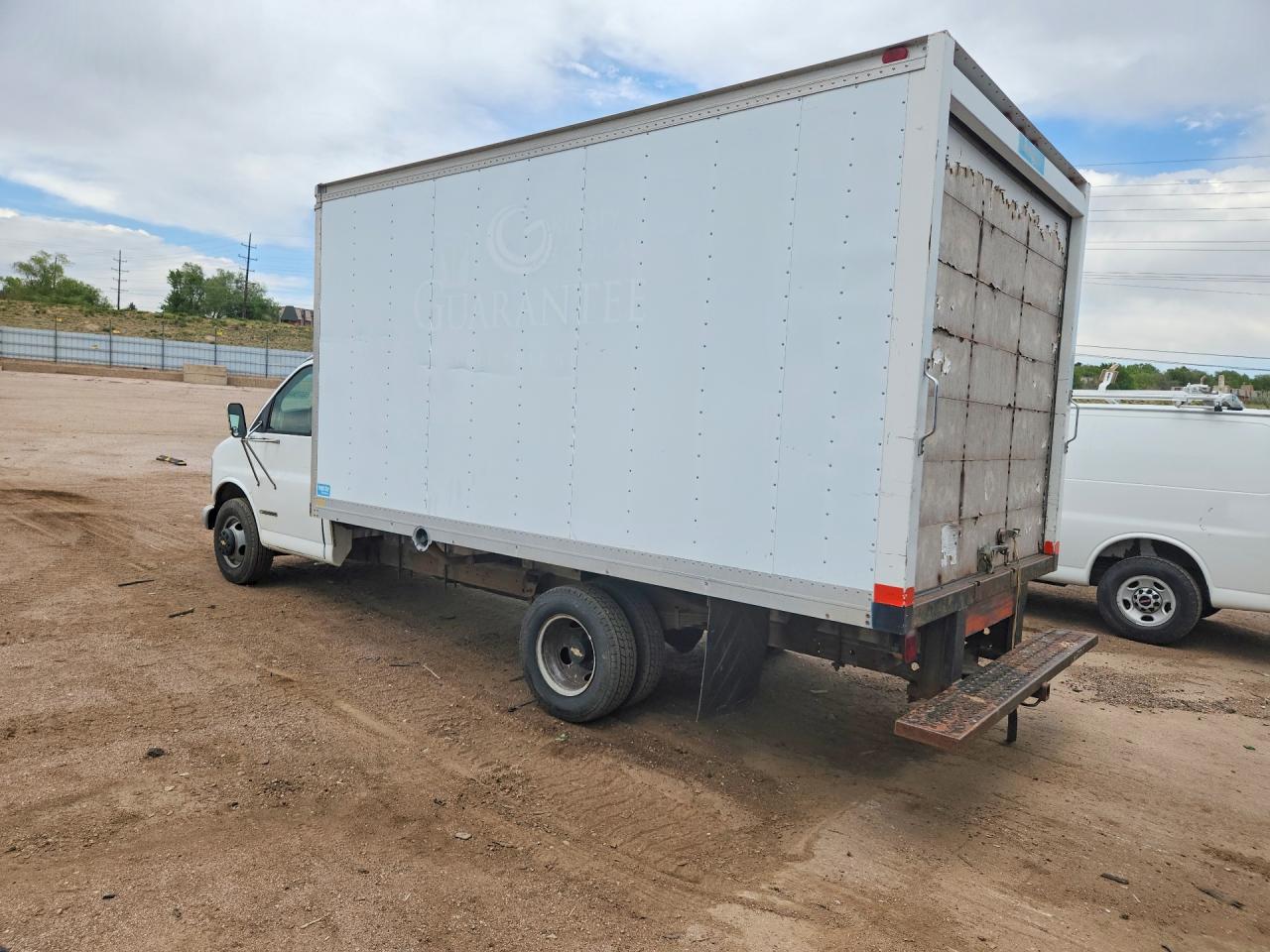 2000 CHEV Express VIN 1GBJG31RXY1251990 photo 2
