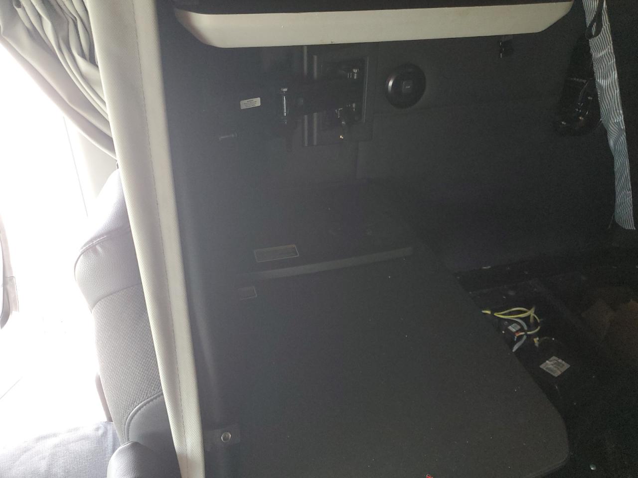 2024 KENWORTH Tractor VIN 1XKYD49X6RJ325312 photo 6