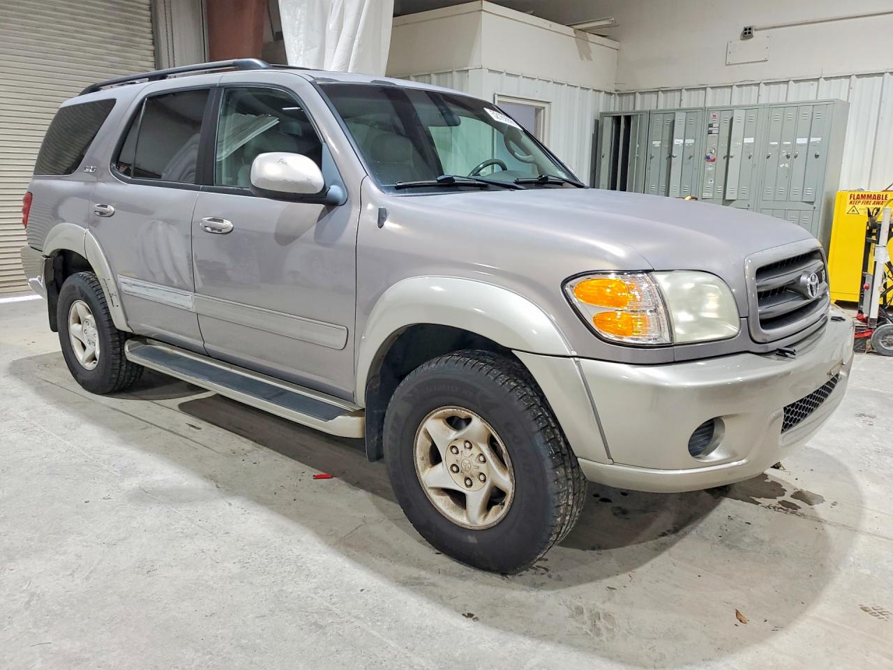 2001 Toyota Sequoia VIN 5TDBT44A51S037957 photo 4