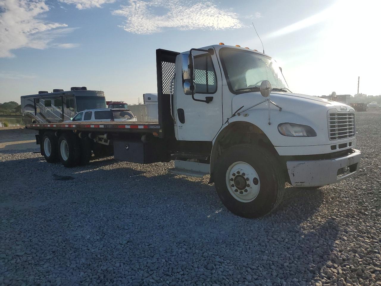 2016 FREIGHTLINER All other VIN 1FVHCYCY8GHHT7640 photo 1