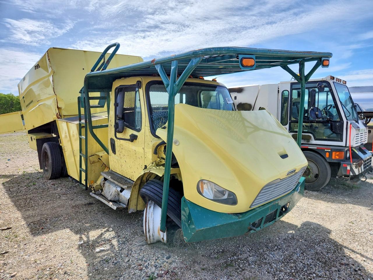 2013 FREIGHTLINER All other VIN 1FVACXDT5DHFB1979 photo 4