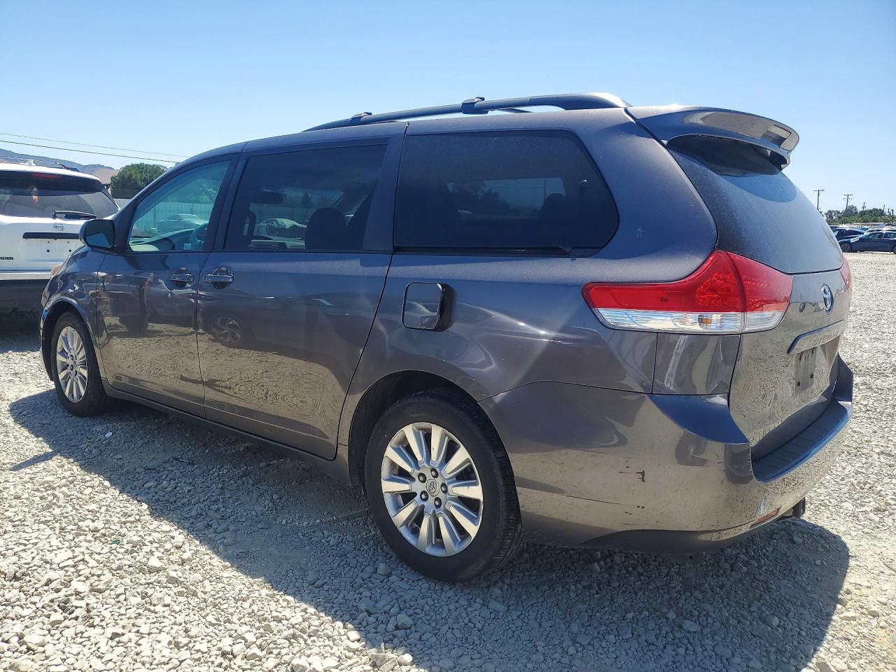 2012 Toyota Sienna VIN 5TDDK3DC8CS031256 photo 2