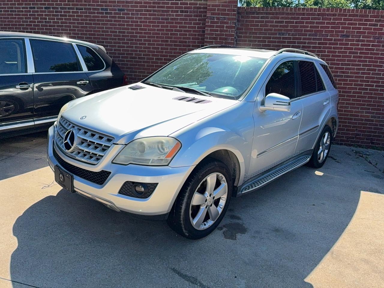 2011 Mercedes-Benz M-class VIN 4JGBB8GB4BA676243 photo 2