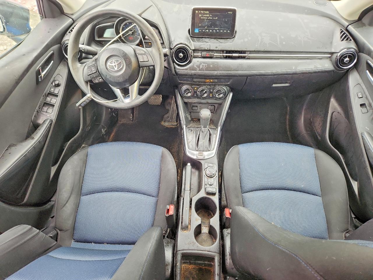 2017 Toyota Yaris VIN 3MYDLBYV9HY185821 photo 8